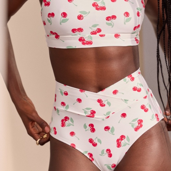 Aerie Cherry Print Bikini Set Size M/34DDD NWT - Picture 2 of 8